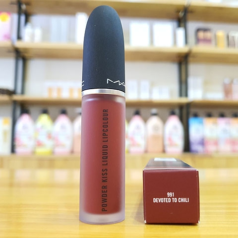 Son Kem Mac Powder Kiss Liquid Lipcolour Màu 991 Devoted To Chili –  Đỏ Gạch