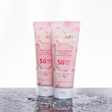 Dưỡng thể chống nắng Holikey Cherry Blossom whitening body sun lotion